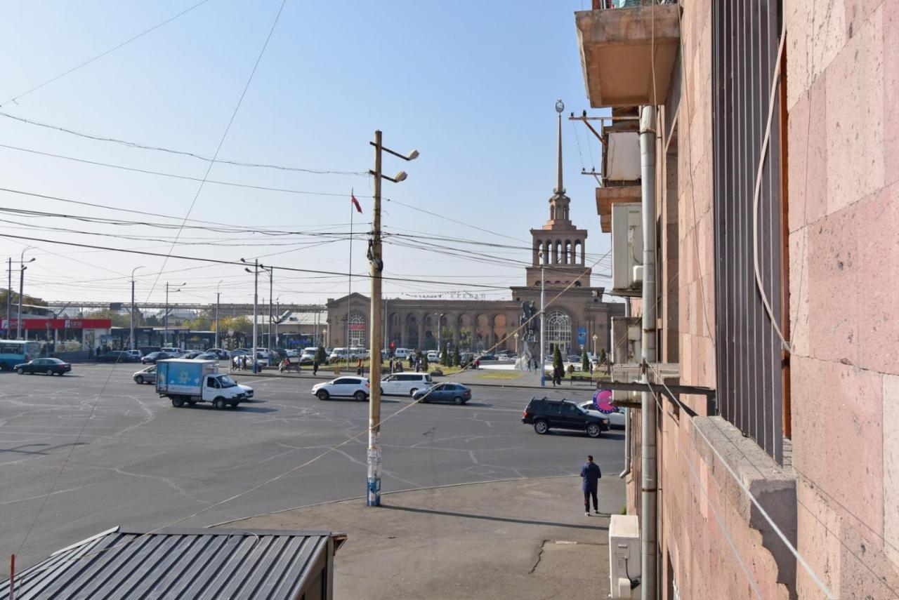 Apartment Near Sasundci Davit Metro Station Yerevan Exterior photo